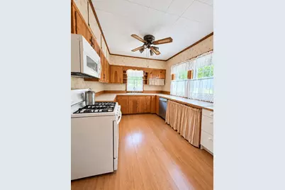 16 Winnipeg St, Worcester, MA 01607 - Photo 5