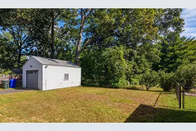 23 Schley St, Springfield, MA 01109 - Photo 35