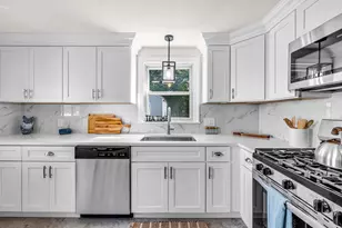 23 Schley St, Springfield, MA 01109 - Photo 1