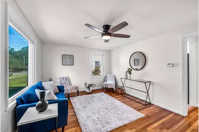 23 Schley St, Springfield, MA 01109 - Photo 5