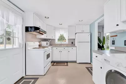 7 Queens Bay Ln, Bourne, MA 02532 - Photo 3