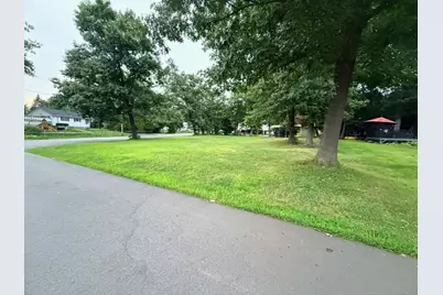 60 Wakefield Ave Webster Lake, Webster, MA 01570 - Photo 5