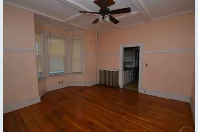 33 Parrott St, Lynn, MA 01902 - Photo 3