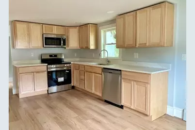 78 Pleasant St, Grafton, MA 01519 - Photo 11