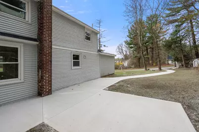 78 Pleasant St, Grafton, MA 01519 - Photo 25