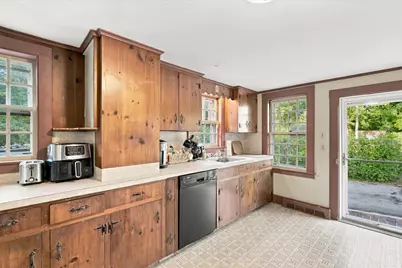 170 Lakeview Ave, Falmouth, MA 02540 - Photo 11