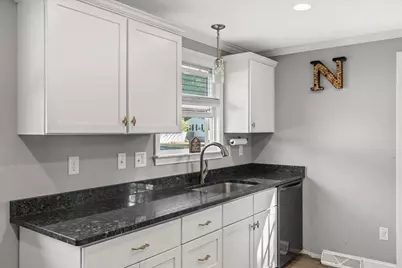 105 Crestfield Dr, Brockton, MA 02302 - Photo 3