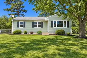 32 Campbell Dr, Easthampton, MA 01027 - Photo 1