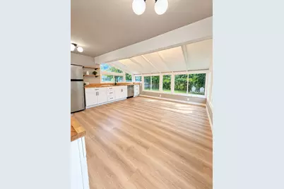17 Royal St, Agawam, MA 01001 - Photo 5
