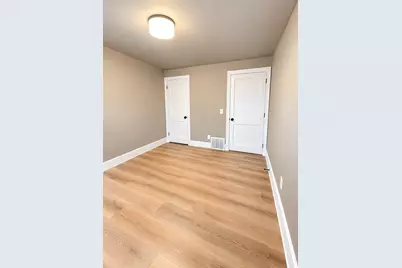 17 Royal St, Agawam, MA 01001 - Photo 9