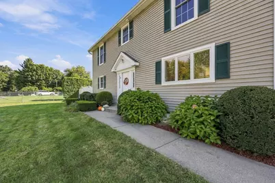 63 Autumn St, Agawam, MA 01001 - Photo 3