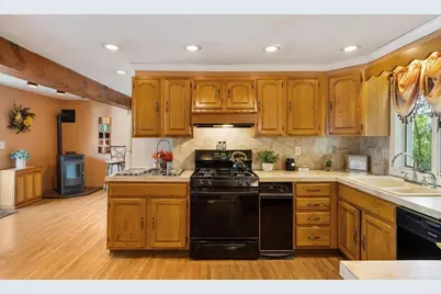 41 Smith St, Fitchburg, MA 01420 - Photo 9