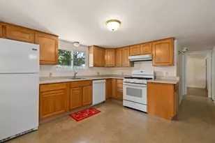 316 Emery St, Dracut, MA 01826 - Photo 3