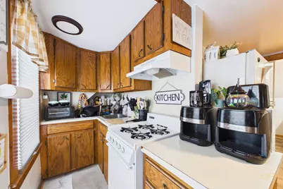 83 Rockland St, New Bedford, MA 02740 - Photo 9