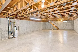30 Dale St, Holyoke, MA 01040 - Photo 17