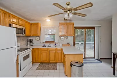30 Dale St, Holyoke, MA 01040 - Photo 5