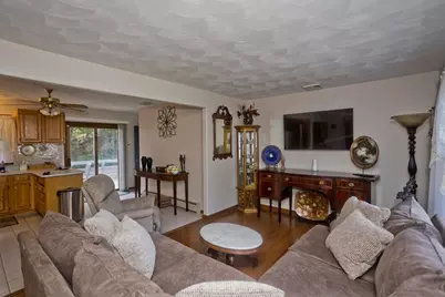 30 Dale St, Holyoke, MA 01040 - Photo 11