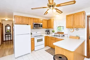 30 Dale St, Holyoke, MA 01040 - Photo 5