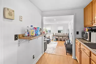 215 Eddy St, Springfield, MA 01104 - Photo 15