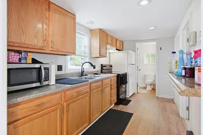 215 Eddy St, Springfield, MA 01104 - Photo 13