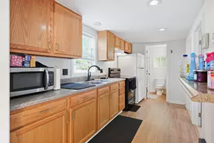 215 Eddy St, Springfield, MA 01104 - Photo 13