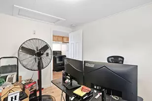 215 Eddy St, Springfield, MA 01104 - Photo 17