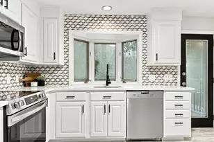17 Oak Ridge St, Ludlow, MA 01056 - Photo 5