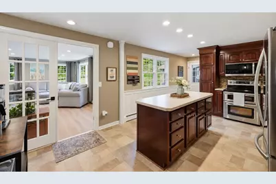 107 Cedar St, Sturbridge, MA 01518 - Photo 3