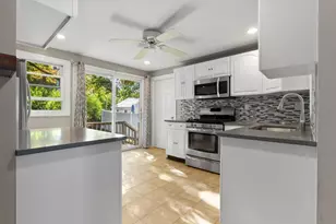 17-1/2 Pierce Ave, Beverly, MA 01915 - Photo 9