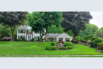 14 Huntingdon Rd, Lynnfield, MA 01940 - Photo 1