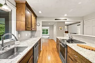 52 W Elm St, Hopkinton, MA 01748 - Photo 5
