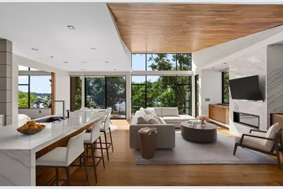 201R Savin Hill Avenue, Boston, MA 02125 - Photo 3