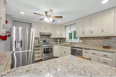 100 Village Dr, Dracut, MA 01826 - Photo 11