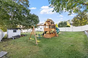 26 Atlanta St, Haverhill, MA 01830 - Photo 9