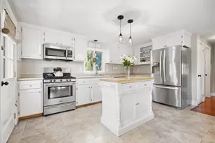 27 Pickering St, Danvers, MA 01923 - Photo 3