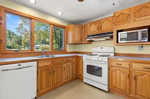 163 Center St, Groveland, MA 01834 - Photo 7
