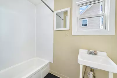 64 Tremont St, Fall River, MA 02720 - Photo 11