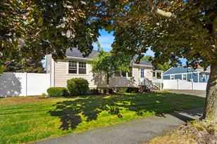 36 MacArthur Blvd, Danvers, MA 01923 - Photo 3