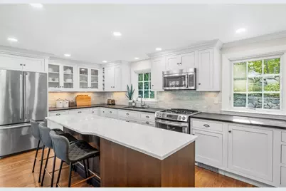 37 Century Ln, Milton, MA 02186 - Photo 3