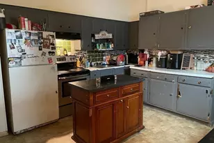 11 Center St, Holyoke, MA 01040 - Photo 13
