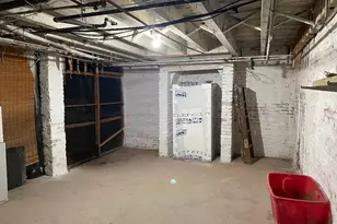 11 Center St, Holyoke, MA 01040 - Photo 21