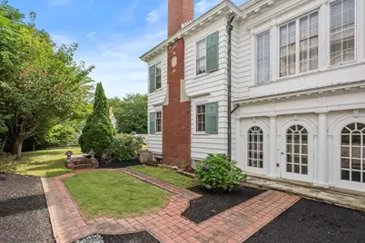 2 Military Rd, Worcester, MA 01609 - Photo 27