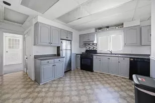 36 Putnam Ave, Lowell, MA 01851 - Photo 11