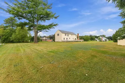 27 Charles Ave, Uxbridge, MA 01569 - Photo 3