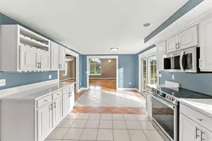 27 Charles Ave, Uxbridge, MA 01569 - Photo 9