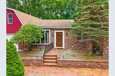 331 Mountain St, Sharon, MA 02067 - Photo 3
