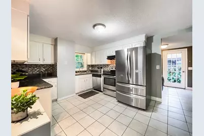28 Wells Ave, Chicopee, MA 01020 - Photo 3