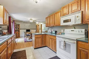 7 Thompson St, Palmer, MA 01069 - Photo 15