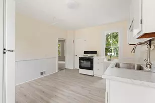 286 Albion St, Wakefield, MA 01880 - Photo 11