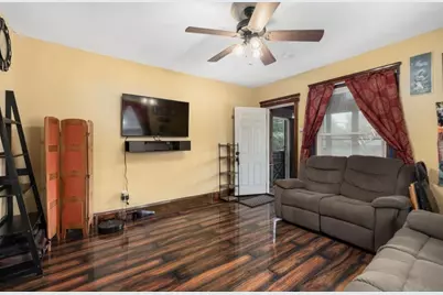 628 Cumberland Hill Rd, Woonsocket, RI 02895 - Photo 17